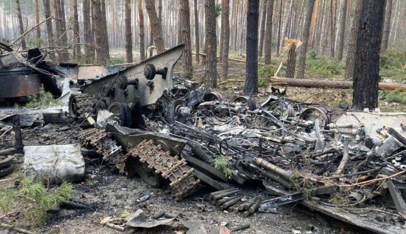 "Almost Shishkin": the SBU showed the destroyed equipment of the occupiers in the middle of the forest