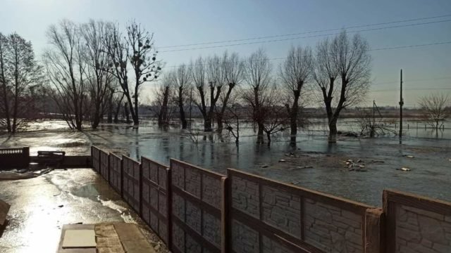 The village of Demidov in the Kiev region, where hostilities are taking place, is under the threat of flooding