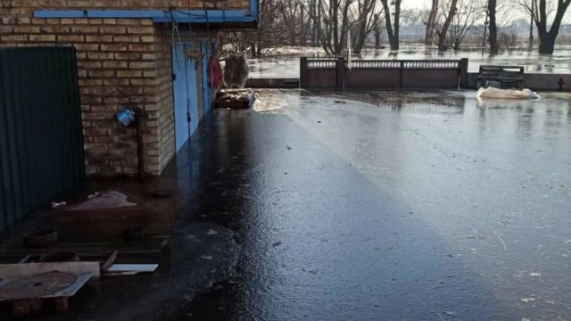 The village of Demidov in the Kiev region, where hostilities are taking place, is under the threat of flooding