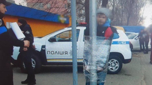 A man was tied to a post in Cherkasy for trying to steal a sausage