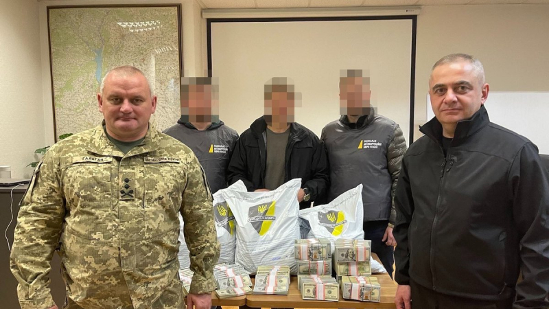 6-millionov-dollarov-na-vsu-nabu-i-sap-peredali-armii-rekordnuju-vzjatku-za-zlochevskogo-b8126d9