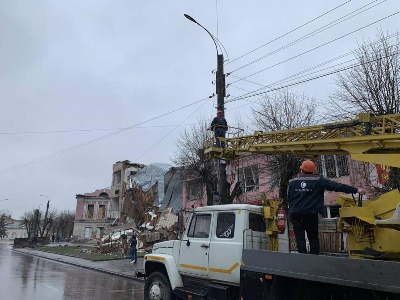 In Akhtyrka in the Sumy region, the rubble near the city council was dismantled