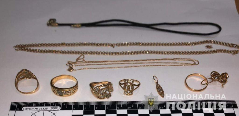  In Odessa, a 70-year-old woman stole $20,000 and gold jewelry from a displaced person
