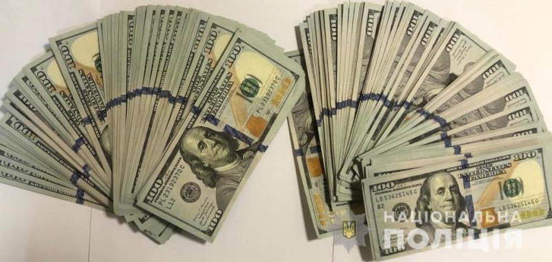  In Odessa, a 70-year-old woman stole 20 thousand dollars and gold jewelry from a displaced person