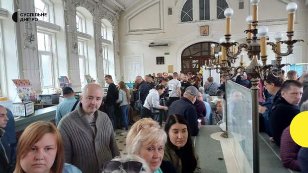  The excitement is going through the roof: in Ukrainian cities there are insane queues for a new Ukrposhta stamp /></p>
<p> <em>Queue by stamp/Photo Public Dnipro</em> </p>
<p class=