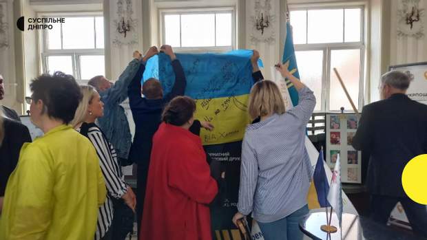  The excitement is going through the roof: in Ukrainian cities there are insane queues for a new Ukrposhta stamp /></p>
<p> <em>Dnipro Central Post Office/Public Photo Dnipro</em></p>
<h3> Cherkasy</h3>
<p> In addition, in Cherkasy, near the main branch of the postal operator, a queue was sought from the very morning. </p>
<p class=