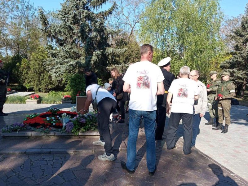  They barely gathered people: in occupied Kherson, the Russians held a meeting with tricolors