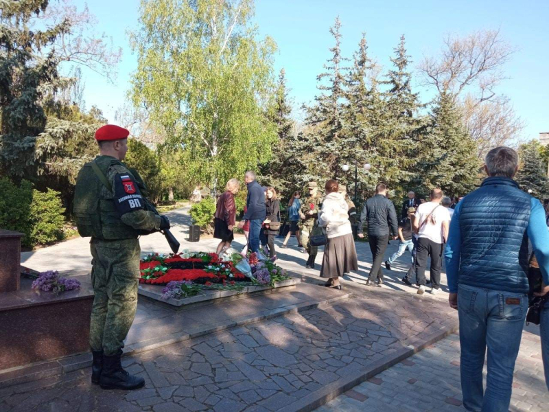  People were barely gathered: in the occupied Kherson, the Russians held a meeting with tricolors