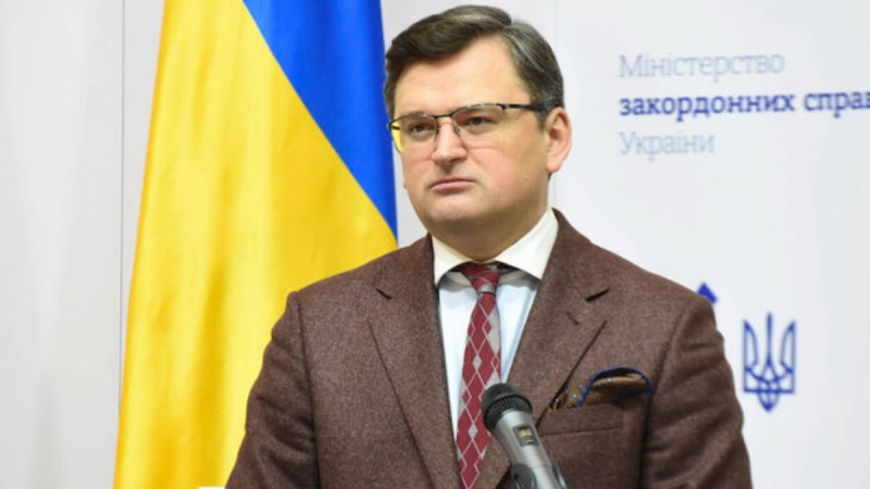 Kuleba spoke with French Foreign Minister about increasing arms supplies to Ukraine