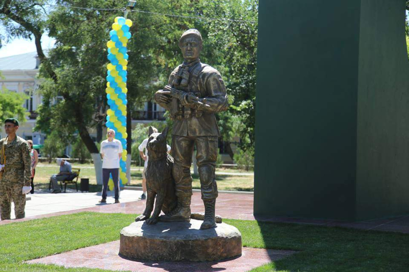 Russians destroyed a monument to border guards in occupied Kherson