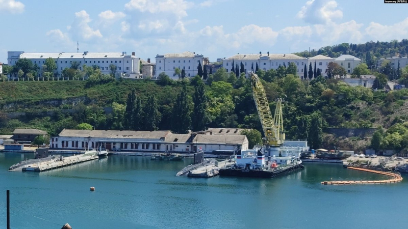 The media showed how in the occupied Crimea they load 