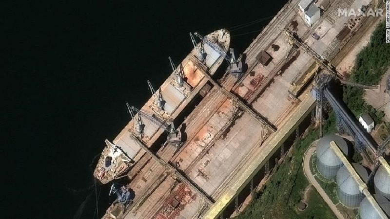 Fresh satellite imagery from Maxar showed how invaders steal Ukrainian grain