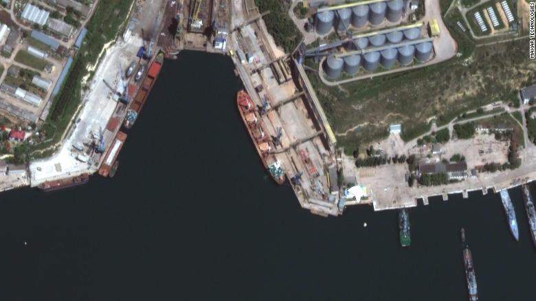 Fresh satellite Maxar images showed how invaders steal Ukrainian grain