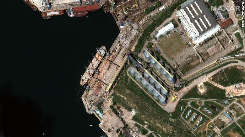 Fresh satellite Maxar images showed how invaders steal Ukrainian grain