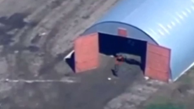 Ukrainian soldiers effectively destroyed the invaders' equipment hidden in a farmer's hangar
