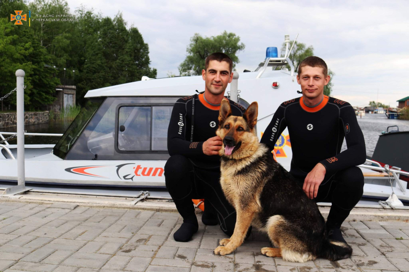 In the Cherkasy region in The Naida diver dog serves as the State Emergency Service