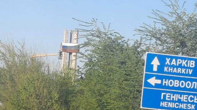 In Genichesk, invaders at gunpoint are preparing to spend the tourist season