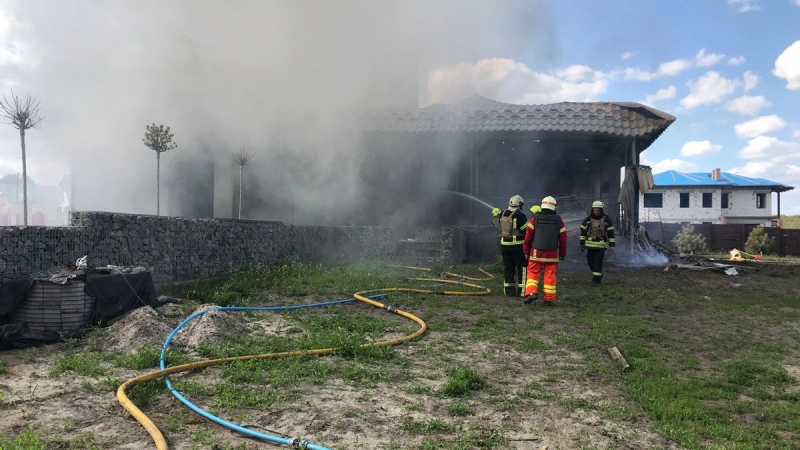 A rescuer who was putting out a fire came under enemy fire in the Kharkiv region