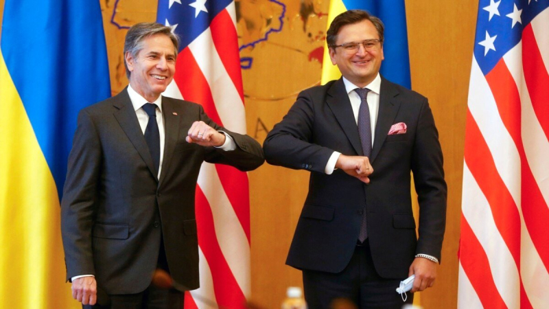 More heavy weapons are being sent to Ukraine, – Kuleba spoke with Blinken