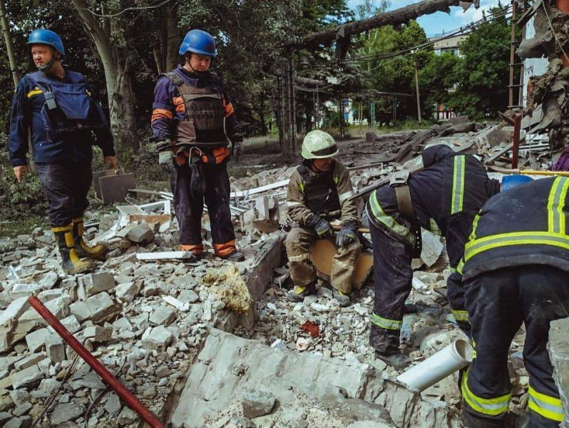  Airstrike on Lisichansk: the death toll has risen to 4, the rubble is still cleared