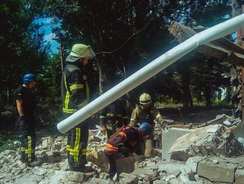  Airstrike in Lisichansk: the death toll has risen to 4, the rubble is still cleared