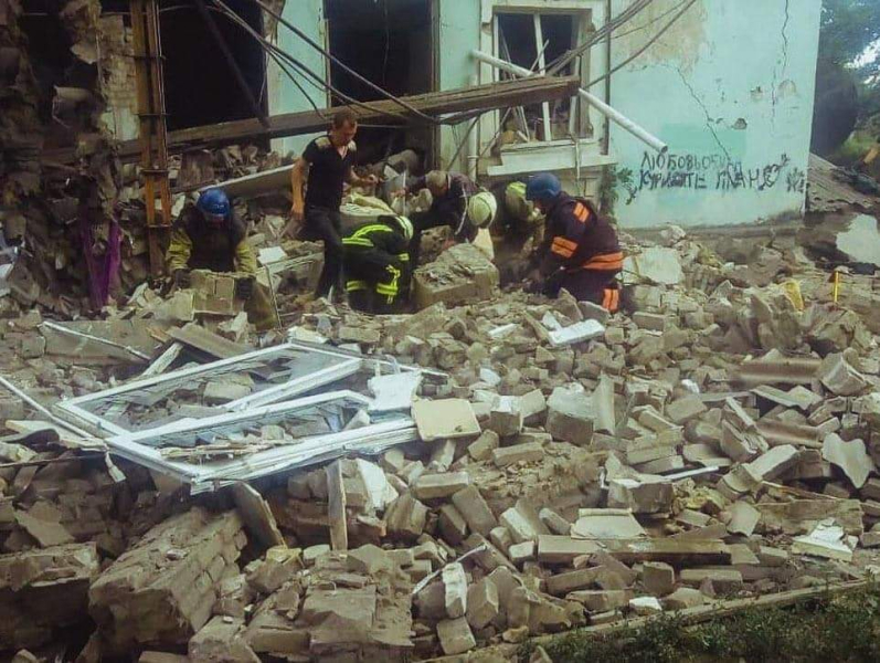  Airstrike on Lisichansk: the death toll has risen to 4, the rubble is still cleared