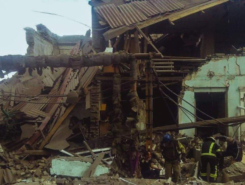  Airstrike in Lisichansk: the death toll has risen to 4, the rubble is still being cleared