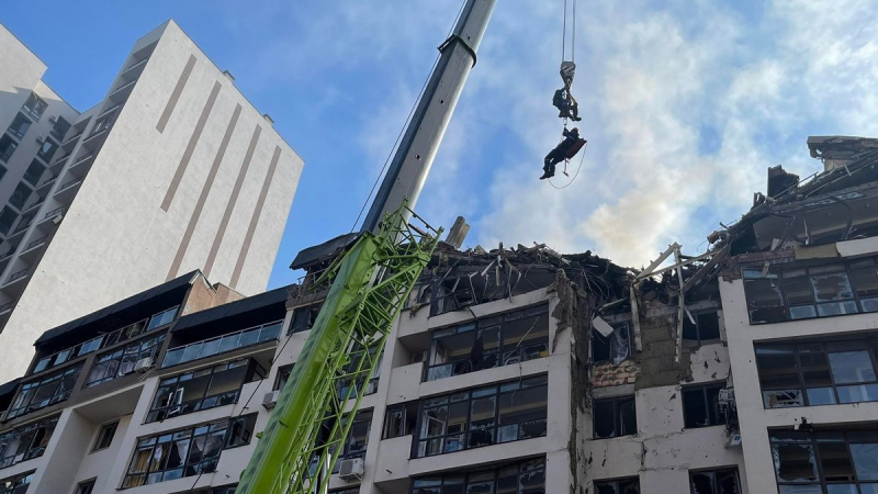 A 6-year-old girl was taken from under the rubble of a house in Kyiv