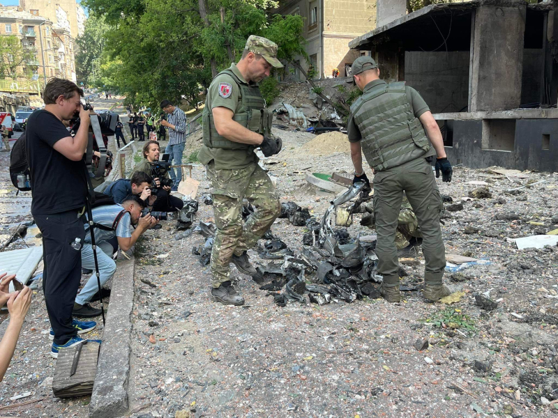 What does a house look like in Kyiv , which the occupiers hit with a rocket: terrible photos and videos