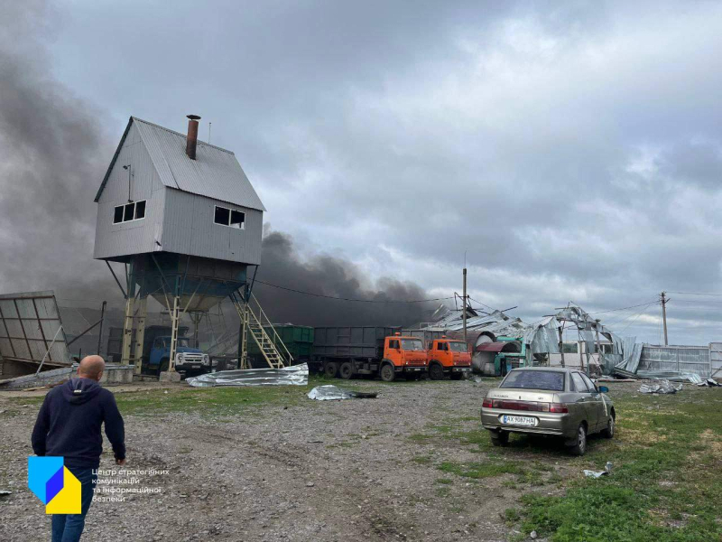 Written with marker HIMARS: Russians are taking absurd steps to accuse the Armed Forces of Ukraine is a traditional Russian provocation and revenge of Russians on local residents for their pro-Ukrainian position.</p>
<h3> Russians mercilessly cook in Kharkiv region</h3>
<ul>
<li> Over the past 24 hours, Russian troops have been attacking Kharkov, Bogodukhovsky, Chuguevsky, Izyum districts.</li>
<li> Active shelling was again in the Chuguev region. In the Zmievskaya community, three pieces of ammunition fell into the open area at once. In the same community, the occupiers destroyed 30 hectares of wheat.</li>
<li> In the Bogodukhovsky district, private houses and outbuildings were attacked by infidels, and several fires broke out during the day. Unfortunately, a 74-year-old woman died in the Zolochiv community, 4 people were injured.</li>
</ul>

			
            <div class=