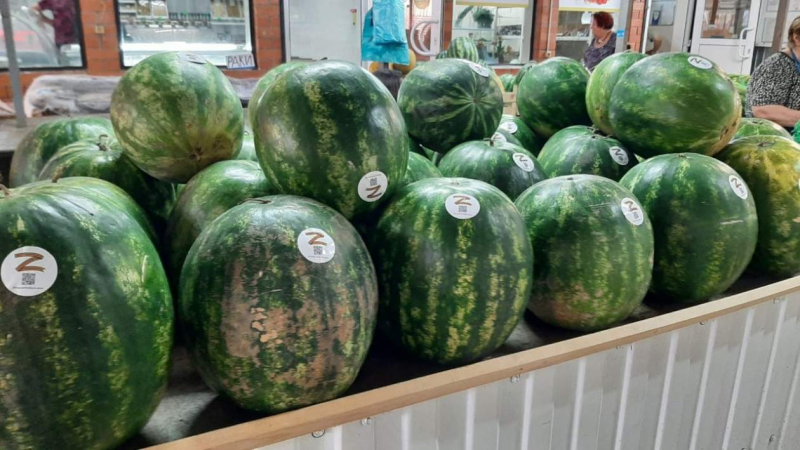 With sticker Z: Russia has already started selling watermelons from occupied Kherson