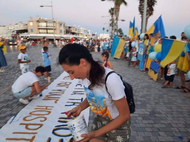 Ukrainians around the world took to the streets on Independence Day