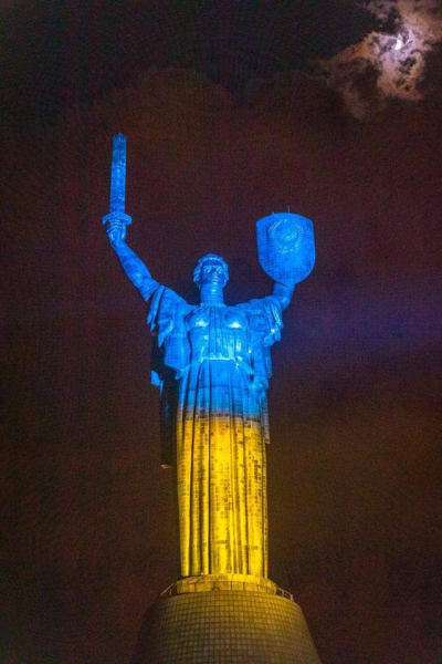 A bright end to the disturbing Independence Day: Motherland turned blue and yellow in Kyiv