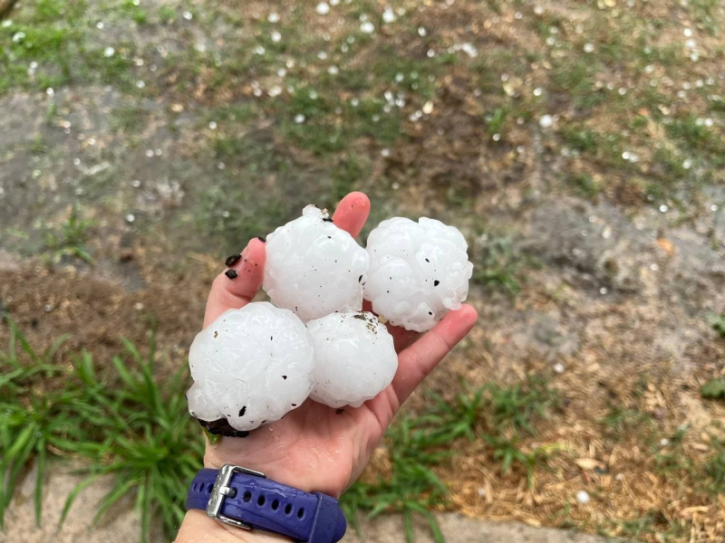A huge hailstorm struck in Spain: a small child died