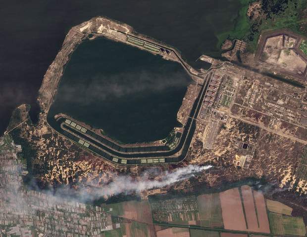 Fires and smoke in the ZNPP area: satellite imagery