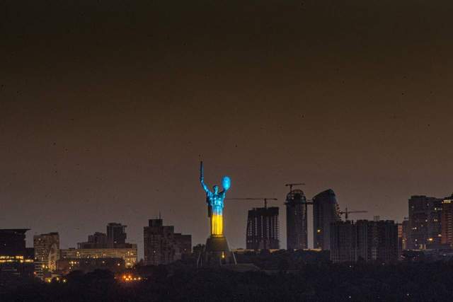 A bright end to the disturbing Independence Day: Motherland turned blue and yellow in Kyiv