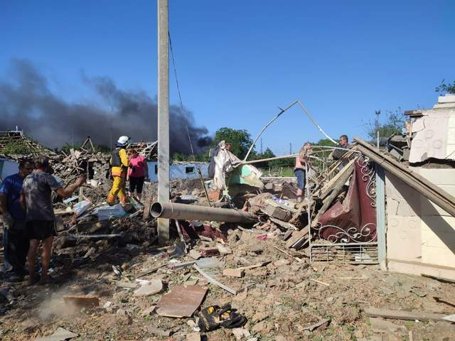 Russia hit Chaplino with Tornadoes, S-300s and Iskanders: it flew into houses and station