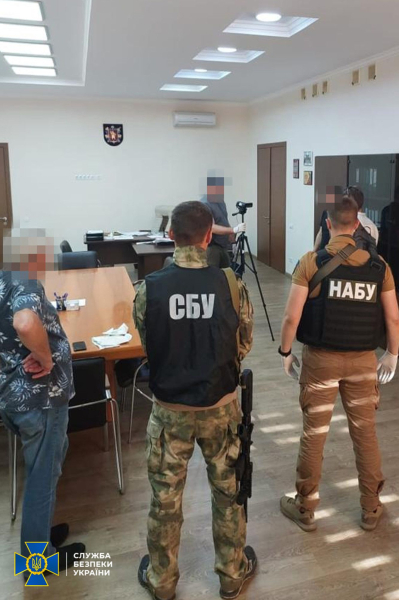  Zaporozhye top officials could appropriate humanitarian aid: law enforcement officers are investigating top officials could appropriate humanitarian aid: law enforcement officers are investigating