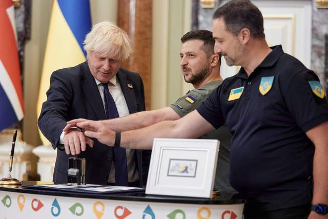 Johnson redeemed his stamp in Kyiv on Independence Day and became a member of the Ukrzaliznytsia club