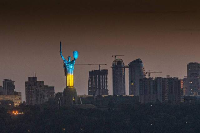 A bright end to the disturbing Independence Day: Motherland turned blue and yellow in Kyiv