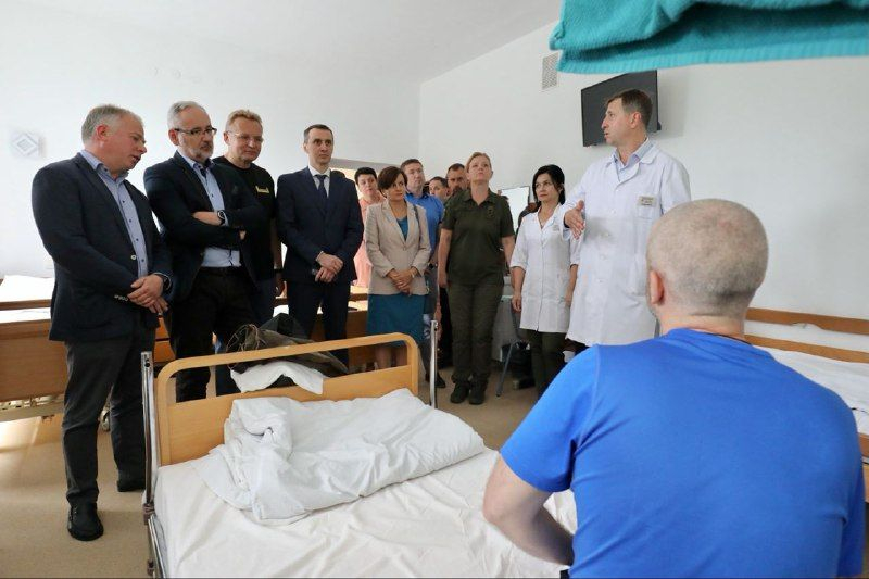 The ministers of Ukraine and Poland arrived in Lviv: together with Sadov they visited the military in the hospital