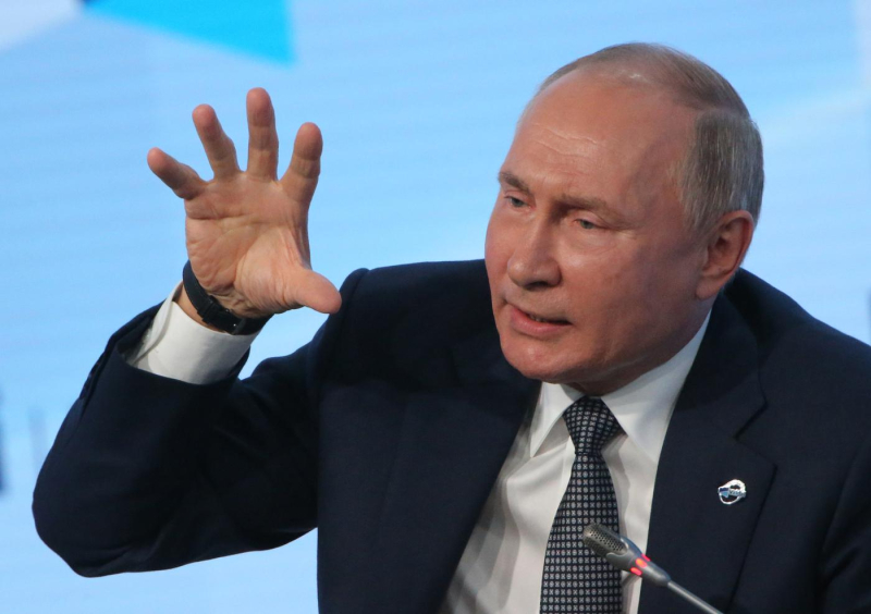 Putin had 2 steps left, – political scientist on critical moment for Kremlin dictator