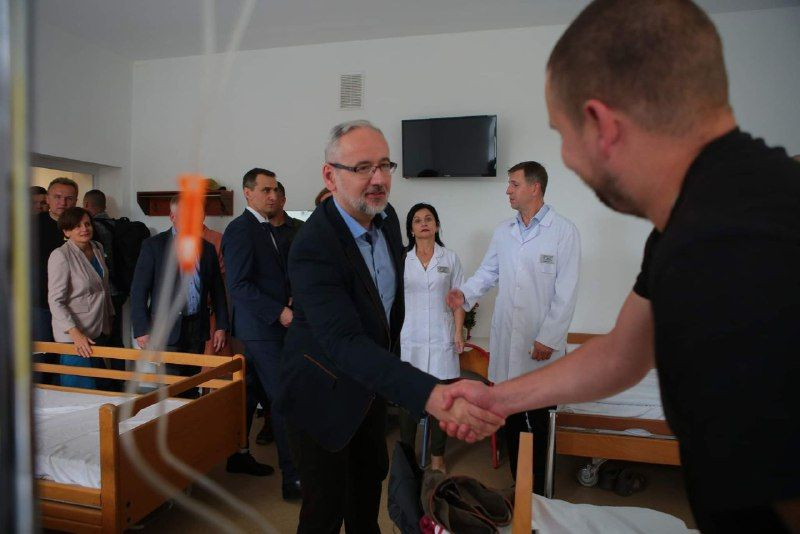 The ministers of Ukraine and Poland arrived in Lviv: together with Sadov they visited the military in the hospital