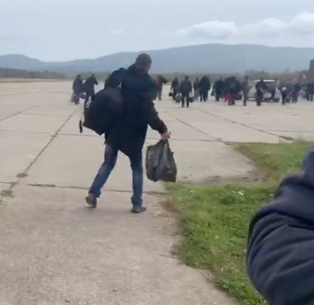 Quality cannon fodder: drunks are sent to fight in Russia, sad music is played at parting