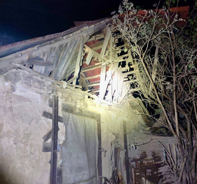 The Russians hit Nikopol three times: mutilated houses and gas pipelines, almost 8 thousand families without electricity