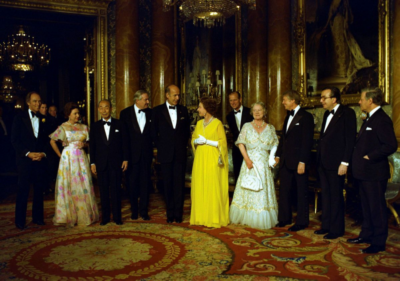 During her reign, Elizabeth II met with 14 US presidents: photos were shown at the White House