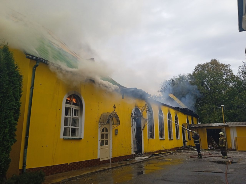 Russians shelled Kupyansk with MLRS, church school caught fire: creepy footage