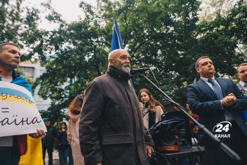 Mariupol residents held a rally in Kyiv against a pseudo-referendum: a vivid photo report of Channel 24