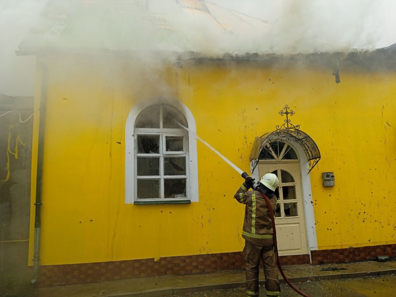 Russians shelled Kupyansk with MLRS, church school caught fire: creepy footage