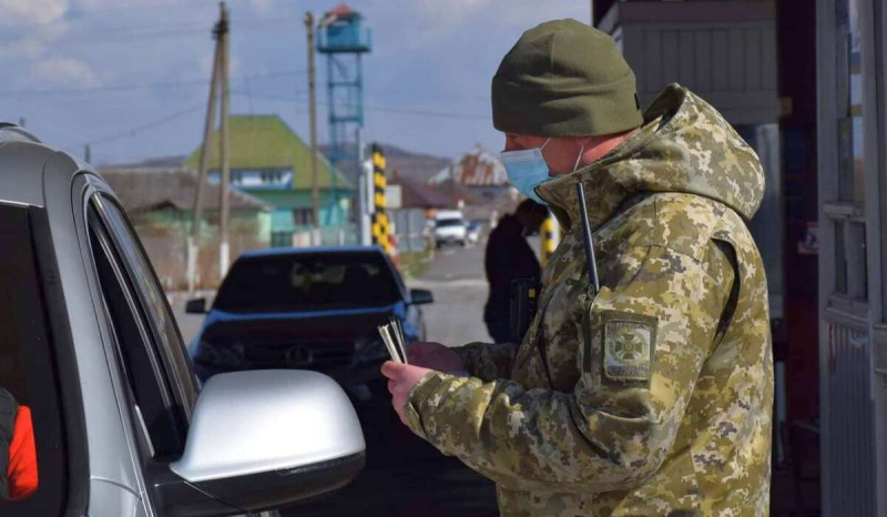 Ukraine changed border crossing rules for men: what's new